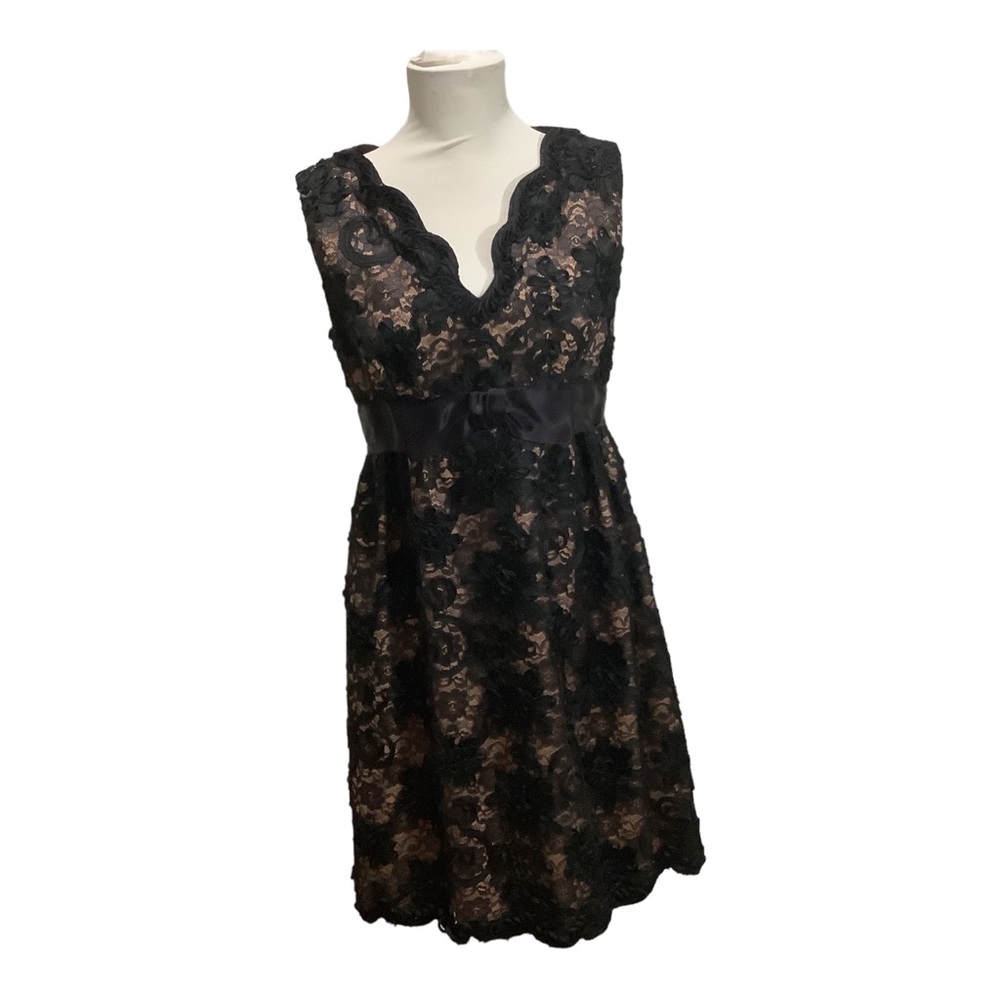 60’s BLACK LACE OVER NUDE SLIP FORMAL DRESS SCALLOP NECK FITTED BODICE SZ 6/8